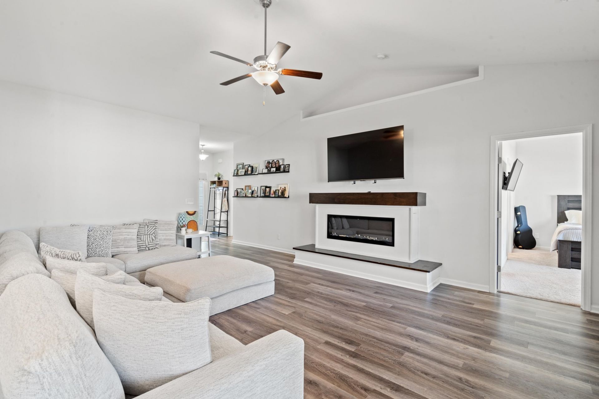 380 Rose Ave. Photo 2