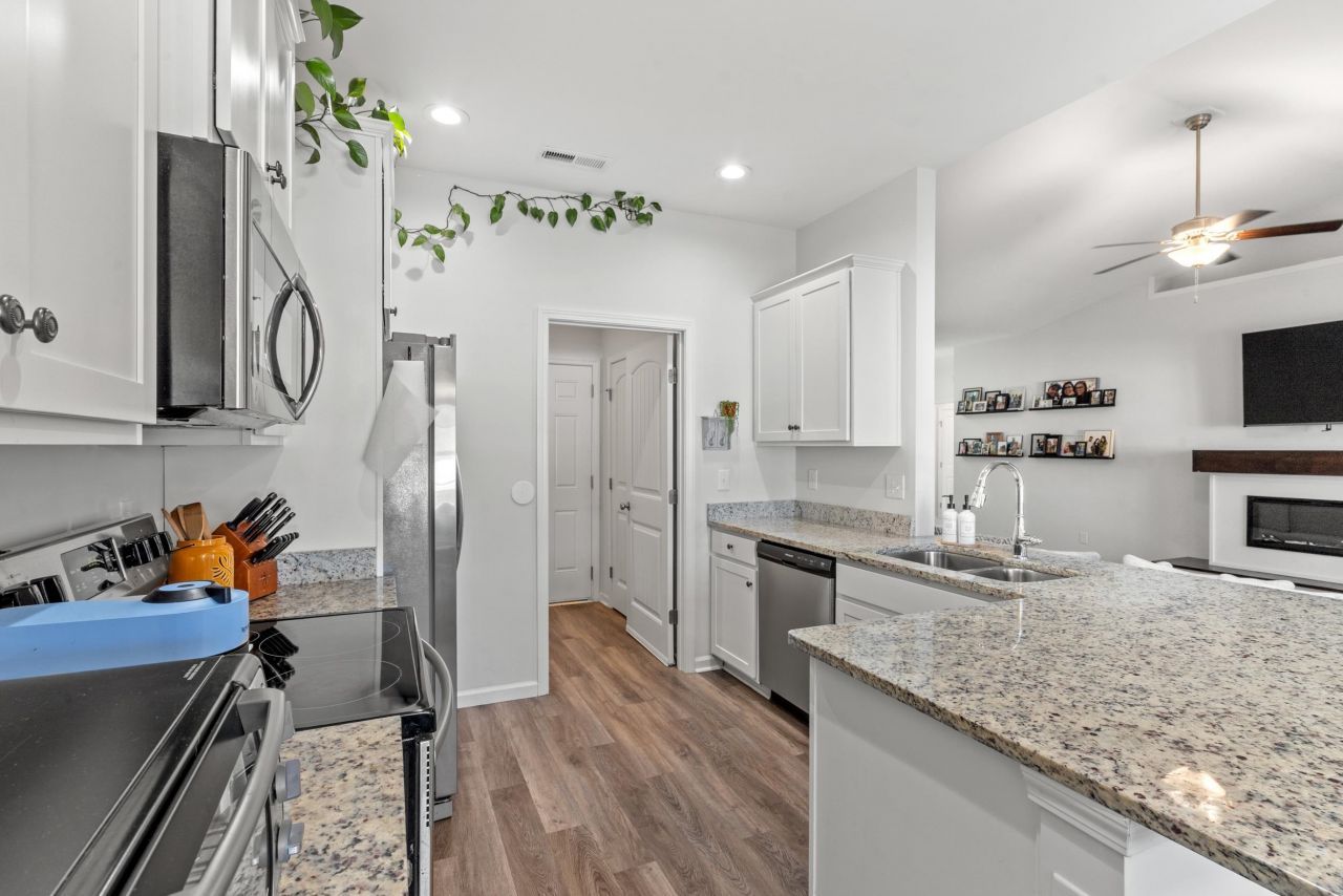 380 Rose Ave.  Photo 23