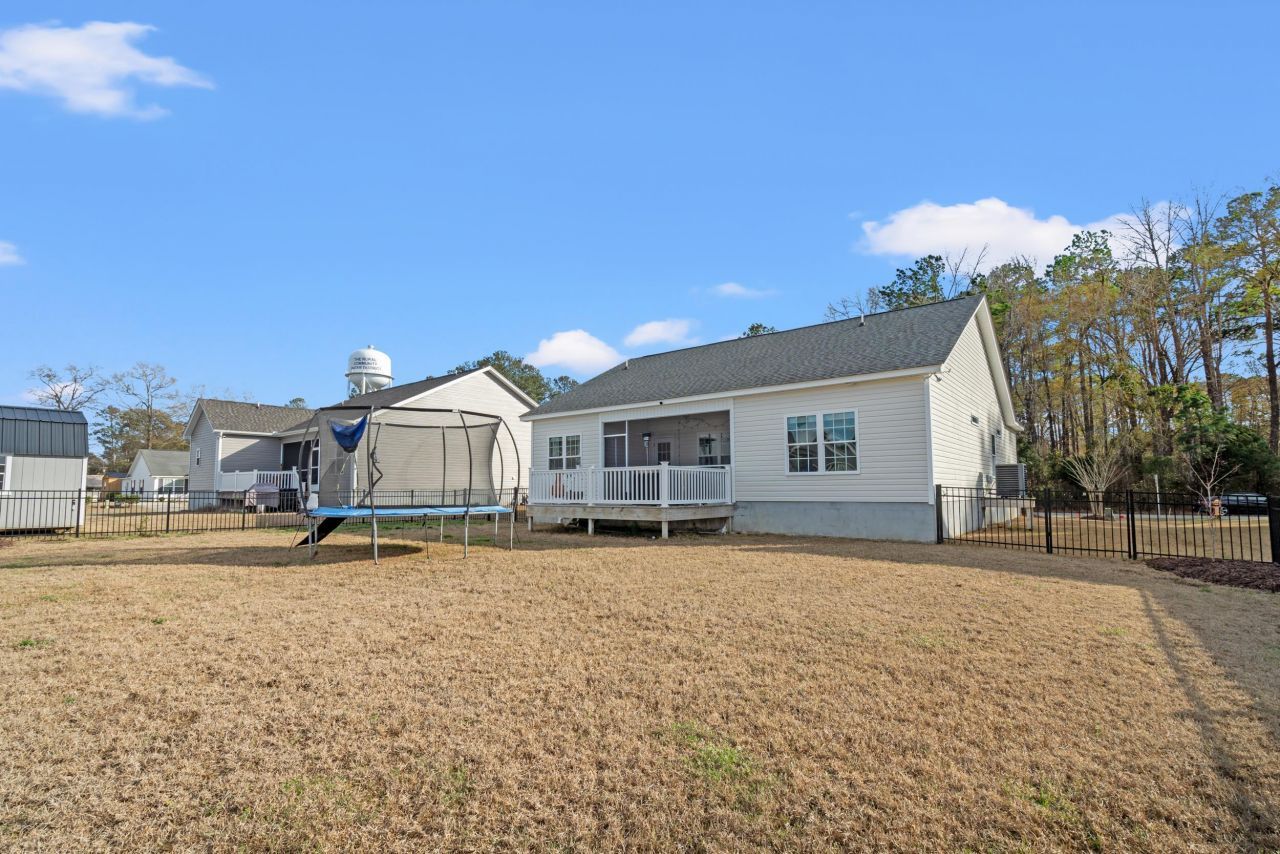 380 Rose Ave. Photo 32