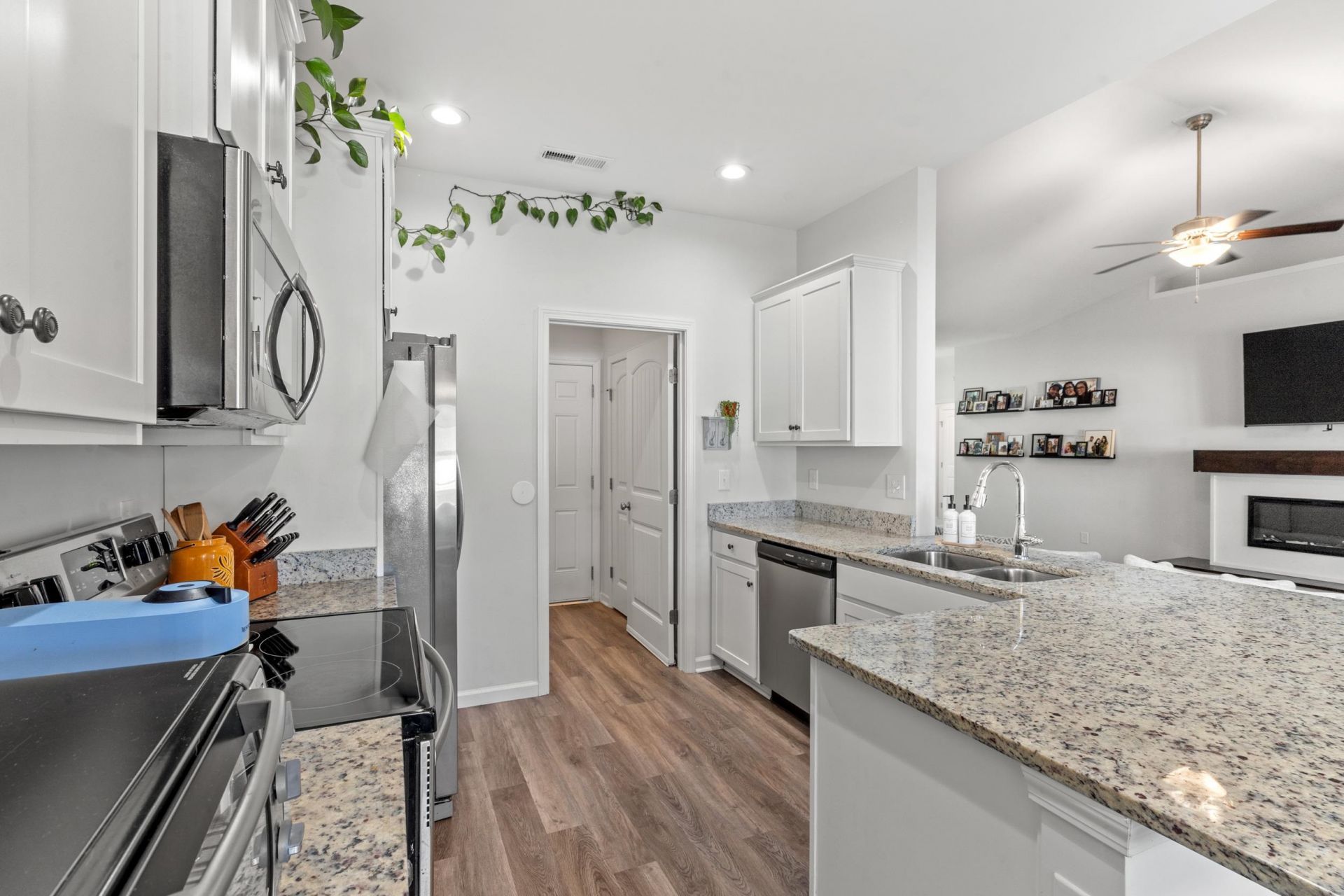 380 Rose Ave. Photo 5