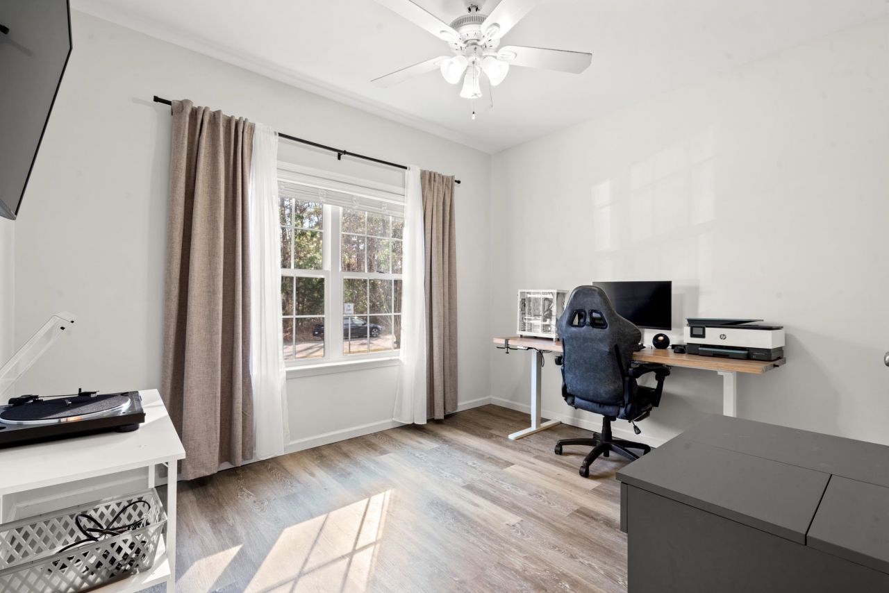 380 Rose Ave.  Photo 7