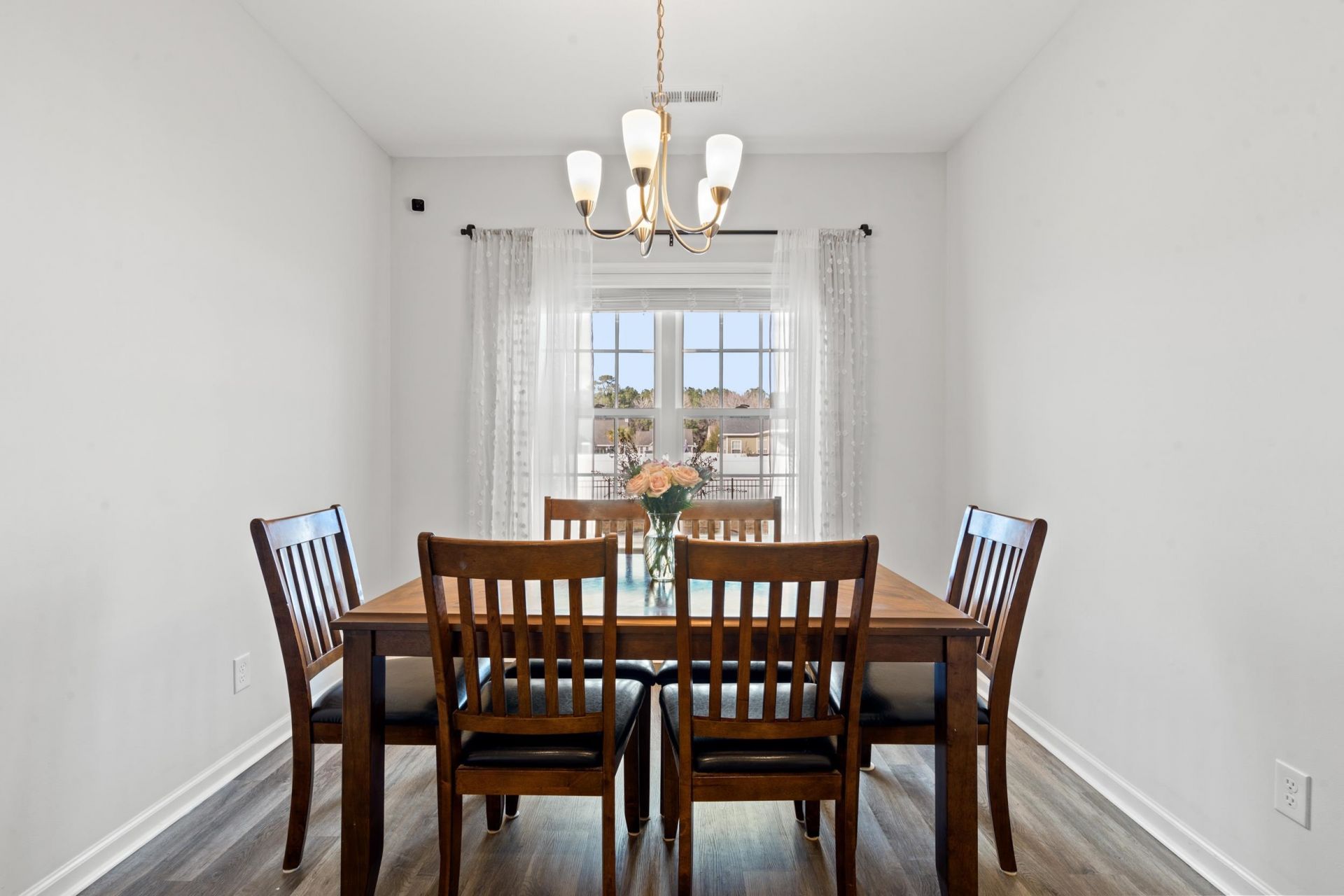 380 Rose Ave. Photo 9