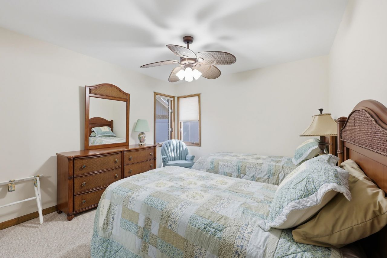 879 Kittiwake Ln. Photo 11