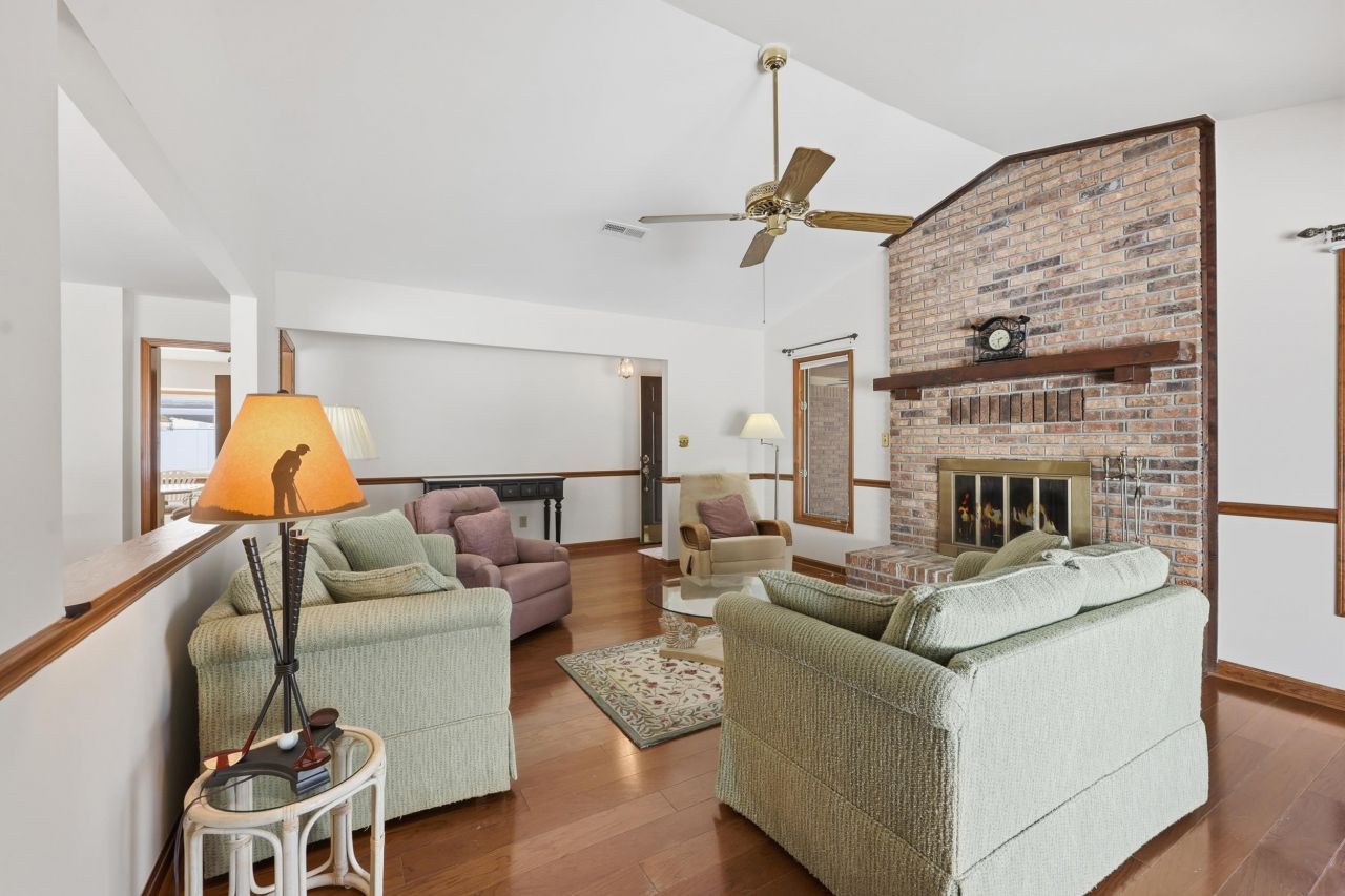 879 Kittiwake Ln. Photo 6