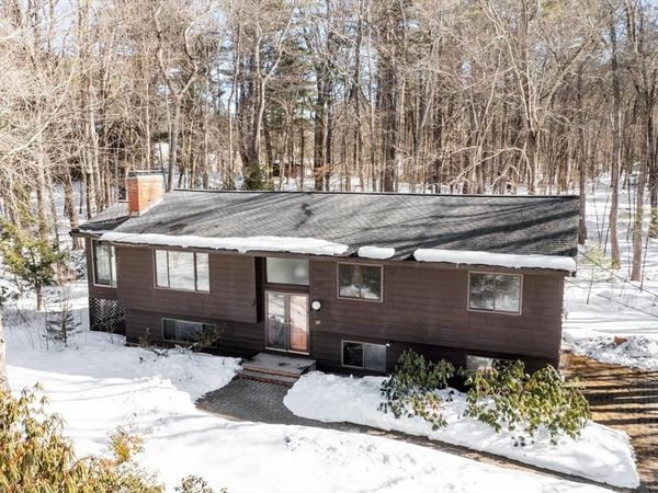 27 Fox Run Rd, Bedford, MA 01730