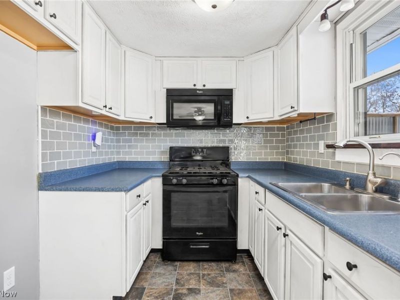 242 E Walnut Street, Wadsworth, OH 44281 Photo 9