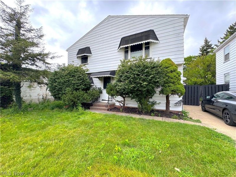 9309 Garfield Boulevard, Cleveland, OH 44125 Photo 2