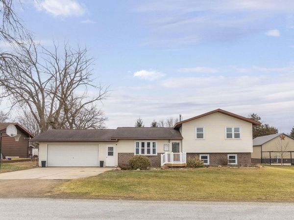 506 NE 2nd Street, Fairbank, IA 50629