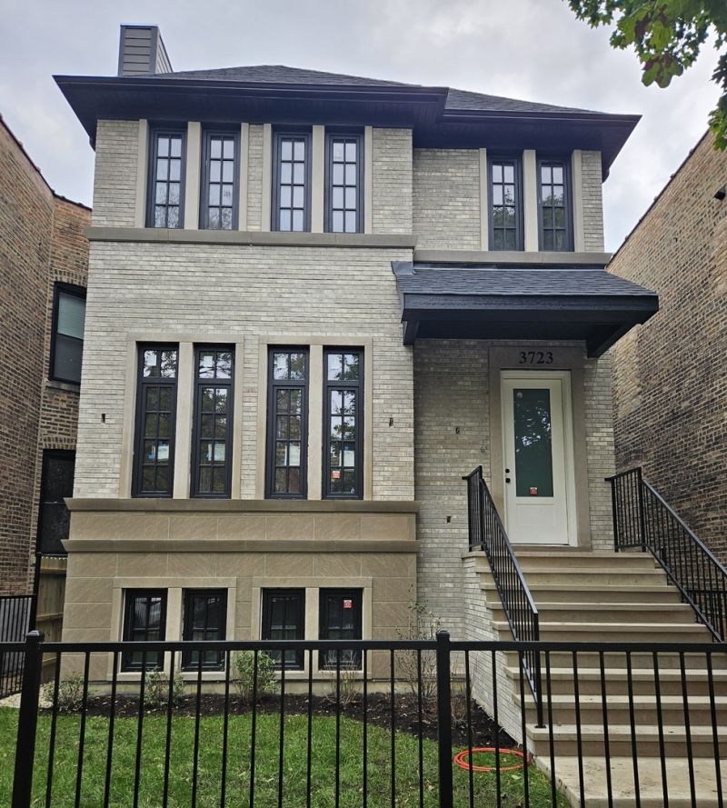 3723 N Oakley Avenue, Chicago, IL 60618