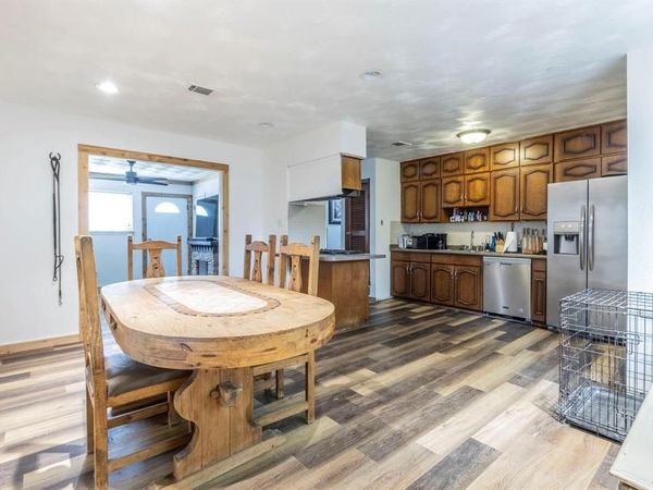 821 Belaire Drive, Burleson, TX 76028