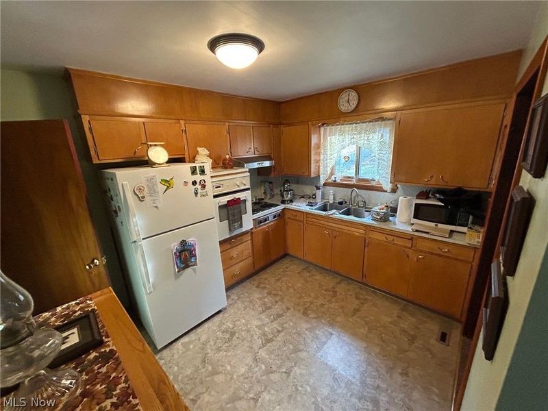 1814 Saltwell Road, Dover, OH 44622 Photo 2