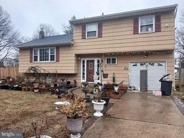 13 MEADOW LANE, EAST WINDSOR, NJ 08520