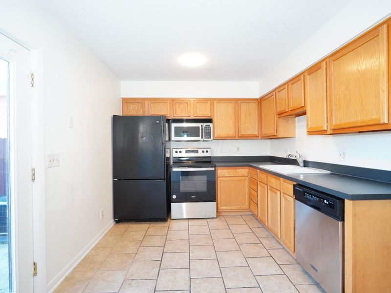 1883 Willoway Circle N, Columbus, OH 43220 Photo 3