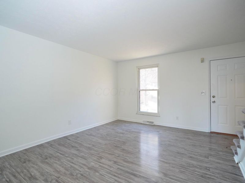 1883 Willoway Circle N, Columbus, OH 43220 Photo 4