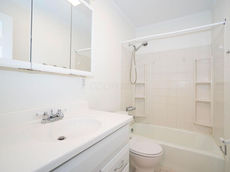 1883 Willoway Circle N, Columbus, OH 43220 Photo 6