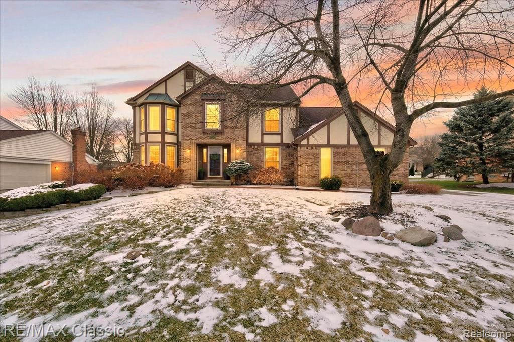 9377 Pineview Drive, Plymouth Township, MI 48170 Main Photo