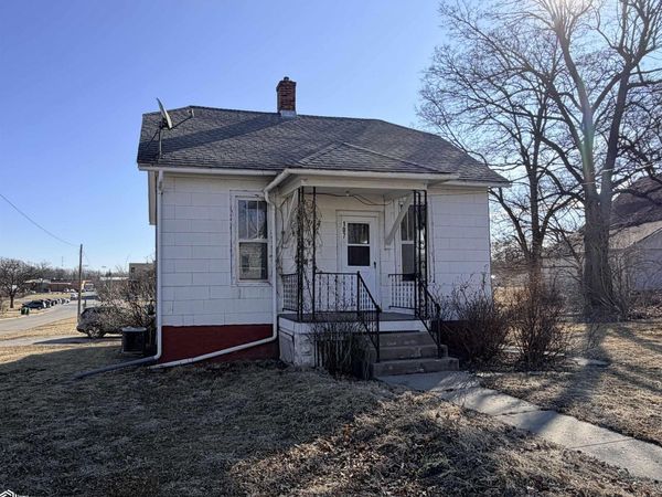 107 N D Street, Fairfield, IA 52556