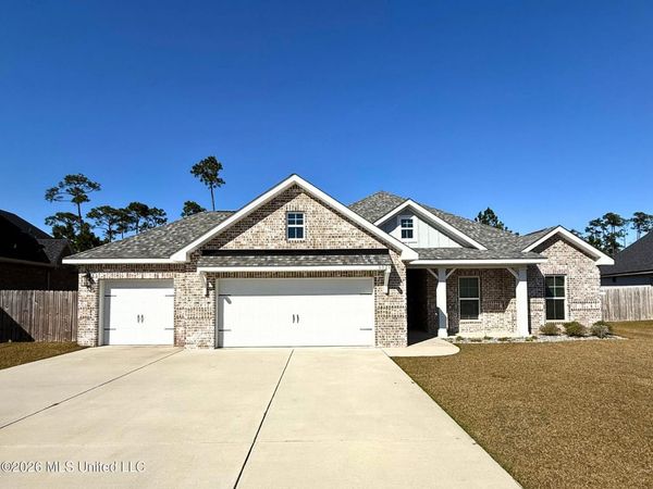 6820 Enclave Lane, Ocean Springs, MS 39564