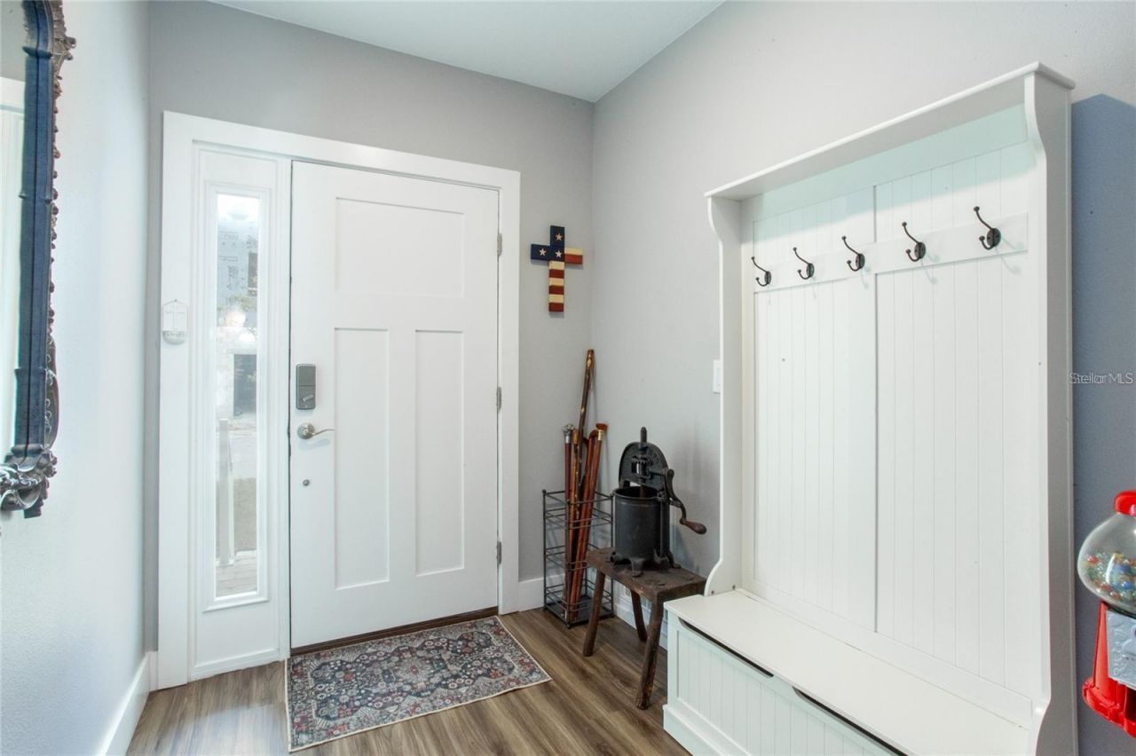 1273 Savona Drive Ne, Saint Petersburg, FL 33702 Photo