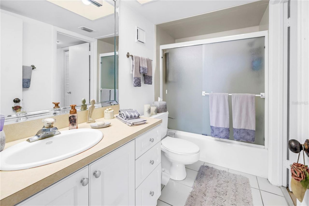 4900 Brittany Drive S, Unit 1209, Saint Petersburg, FL 33715 Photo