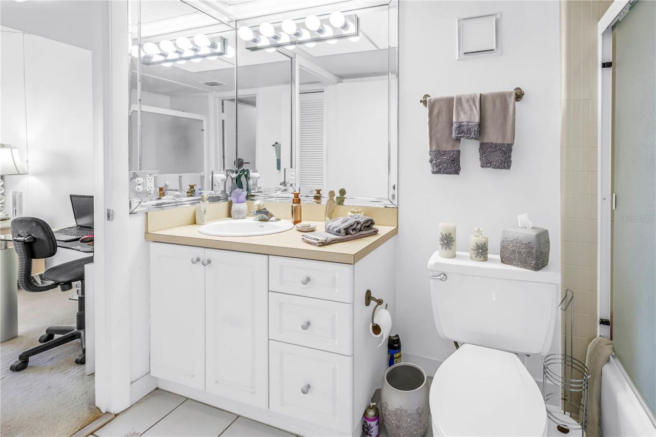 4900 Brittany Drive S, Unit 1209, Saint Petersburg, FL 33715 Photo