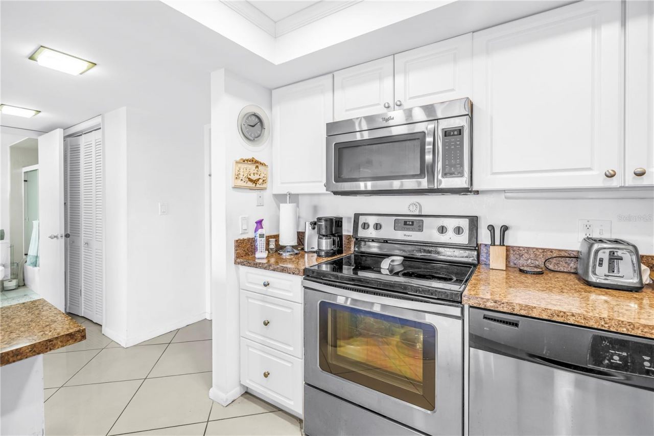 4900 Brittany Drive S, Unit 1209, Saint Petersburg, FL 33715 Photo