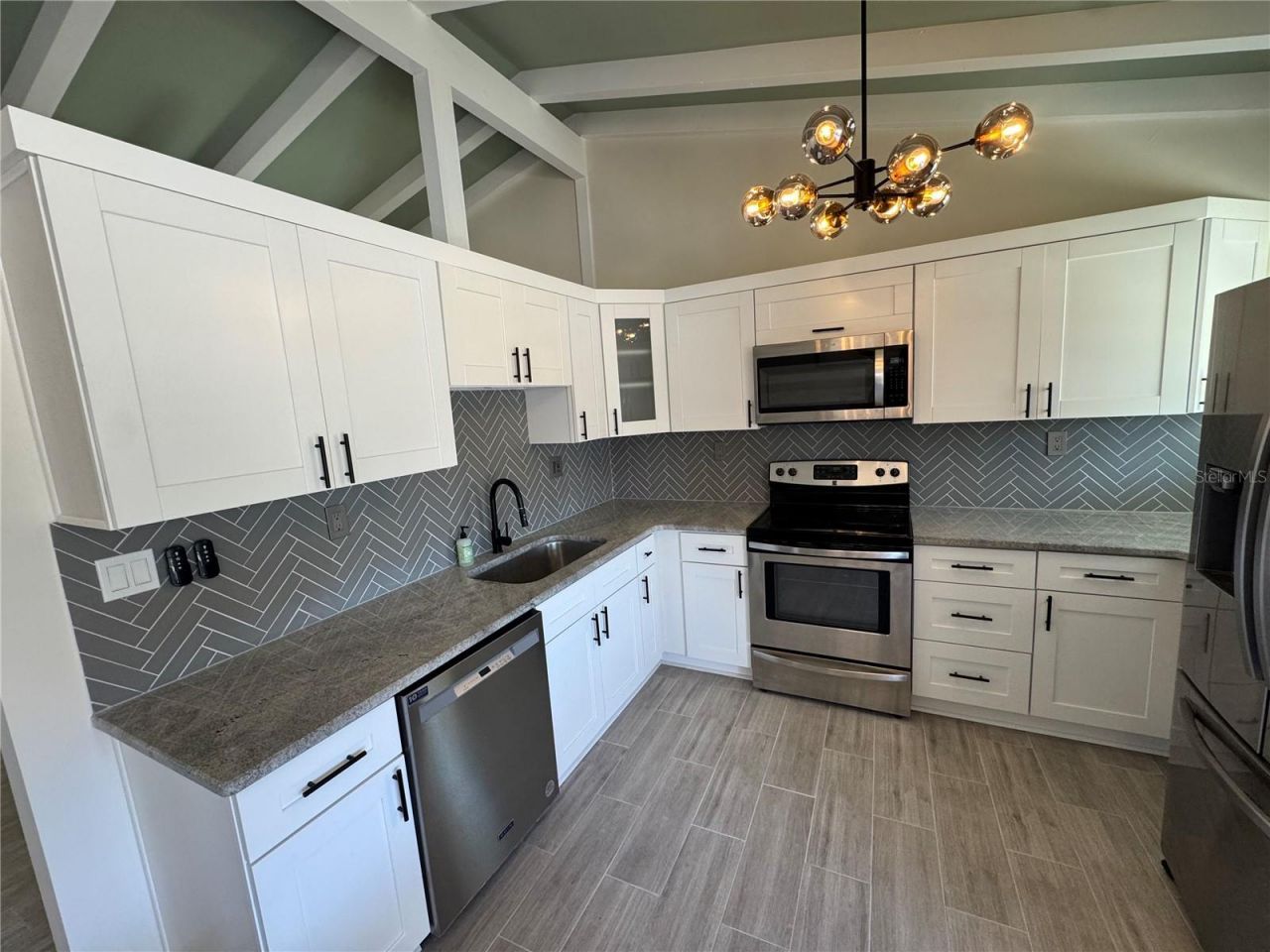 1500 Carson Circle Ne, Saint Petersburg, FL 33703 Photo