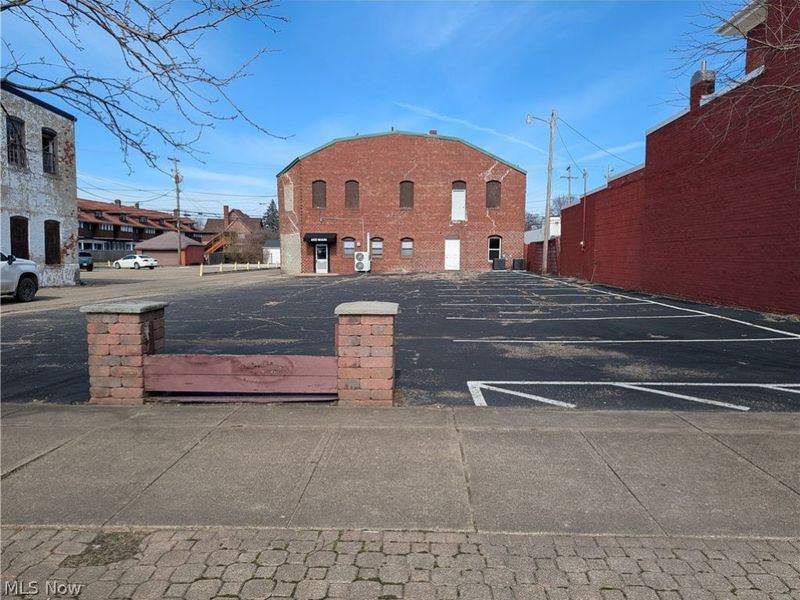 622 Main Street, Coshocton, OH 43812 Photo 1