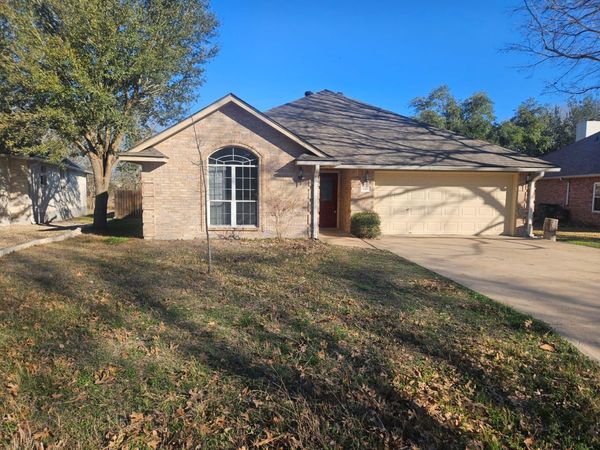 1507 Century Oaks DR, Lockhart, TX 78644