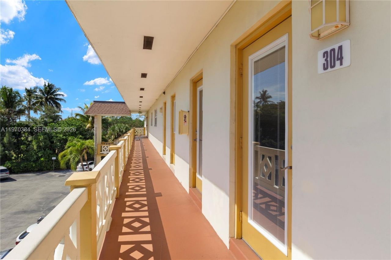5121 W Oakland Park Blvd, Unit 304, Lauderdale Lakes, FL 33313 Photo