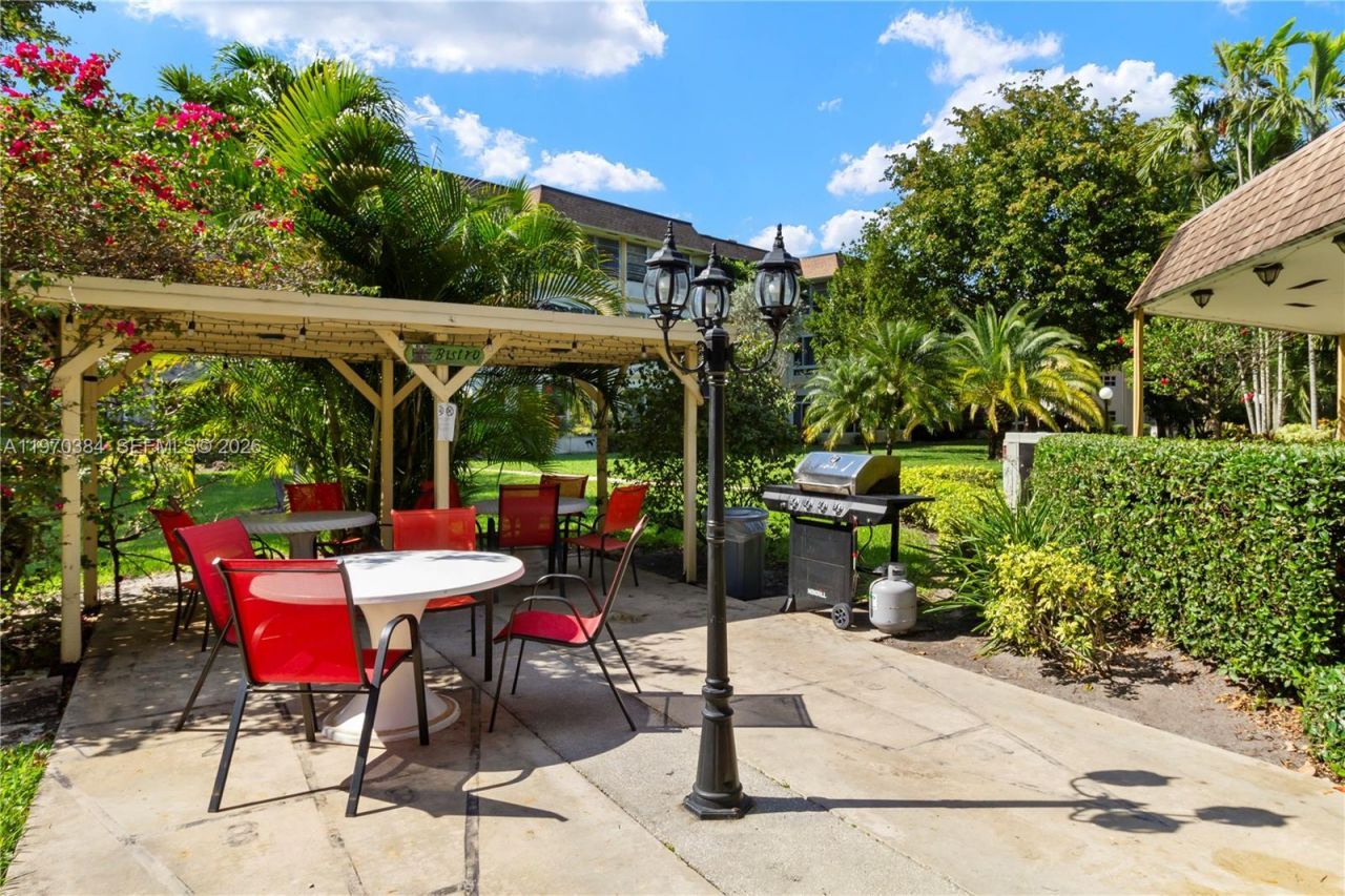 5121 W Oakland Park Blvd, Unit 304, Lauderdale Lakes, FL 33313 Photo