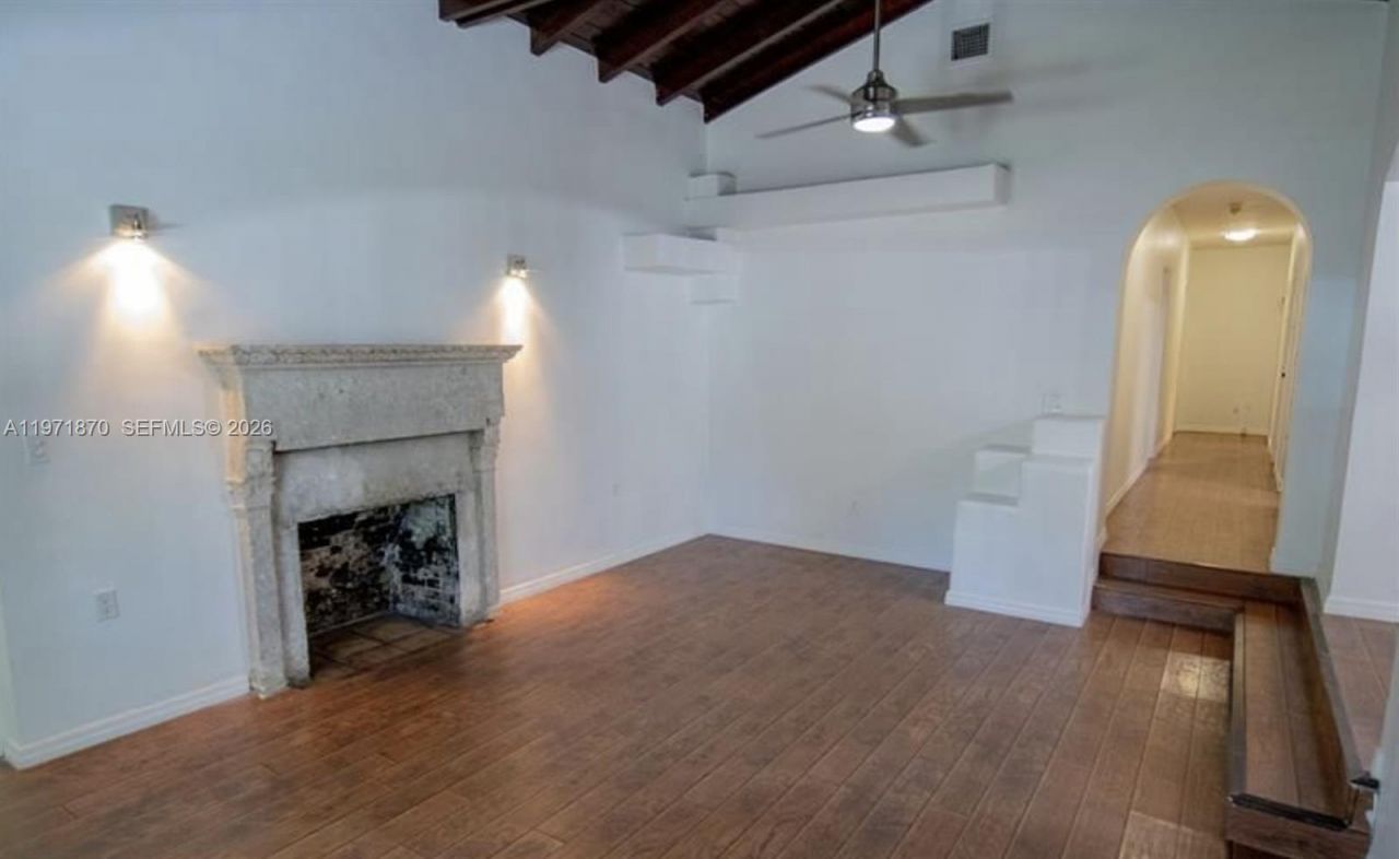 3050 Alton Rd, Miami Beach, FL 33140 Photo