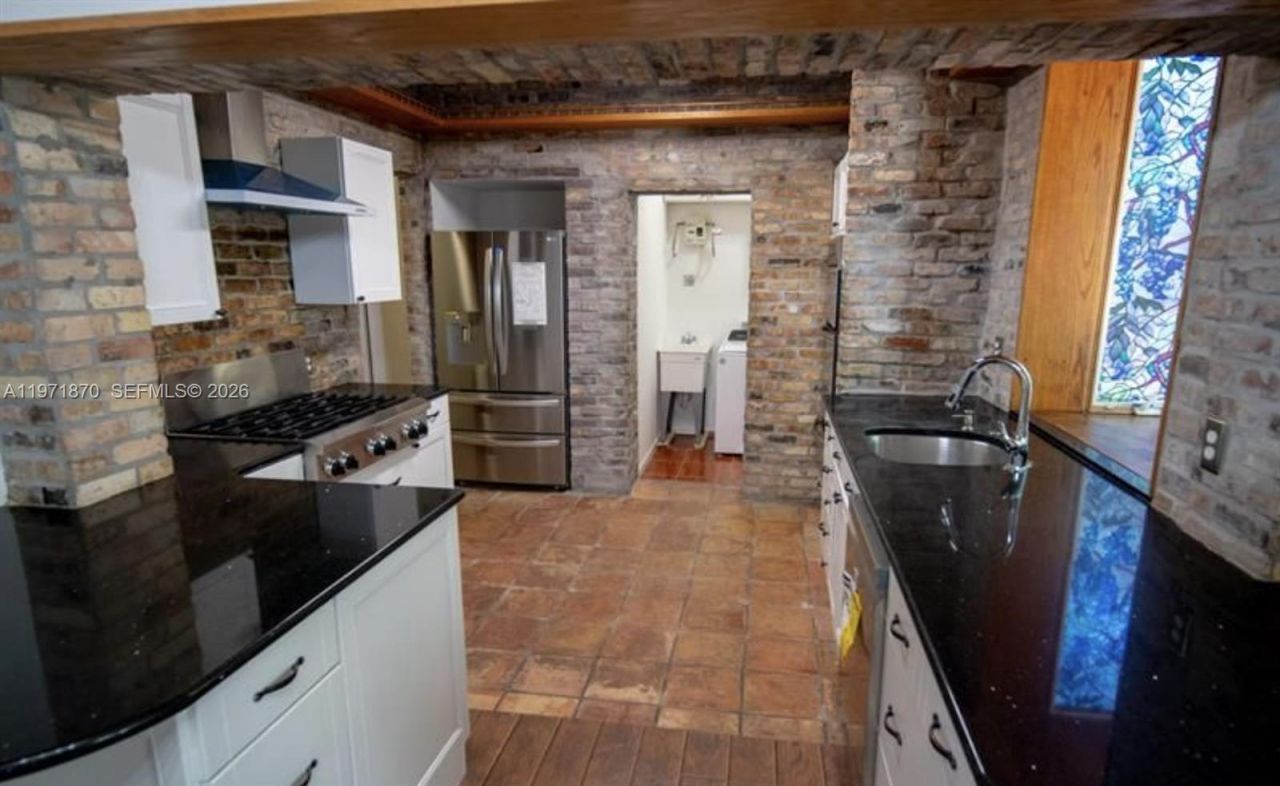 3050 Alton Rd, Miami Beach, FL 33140 Photo