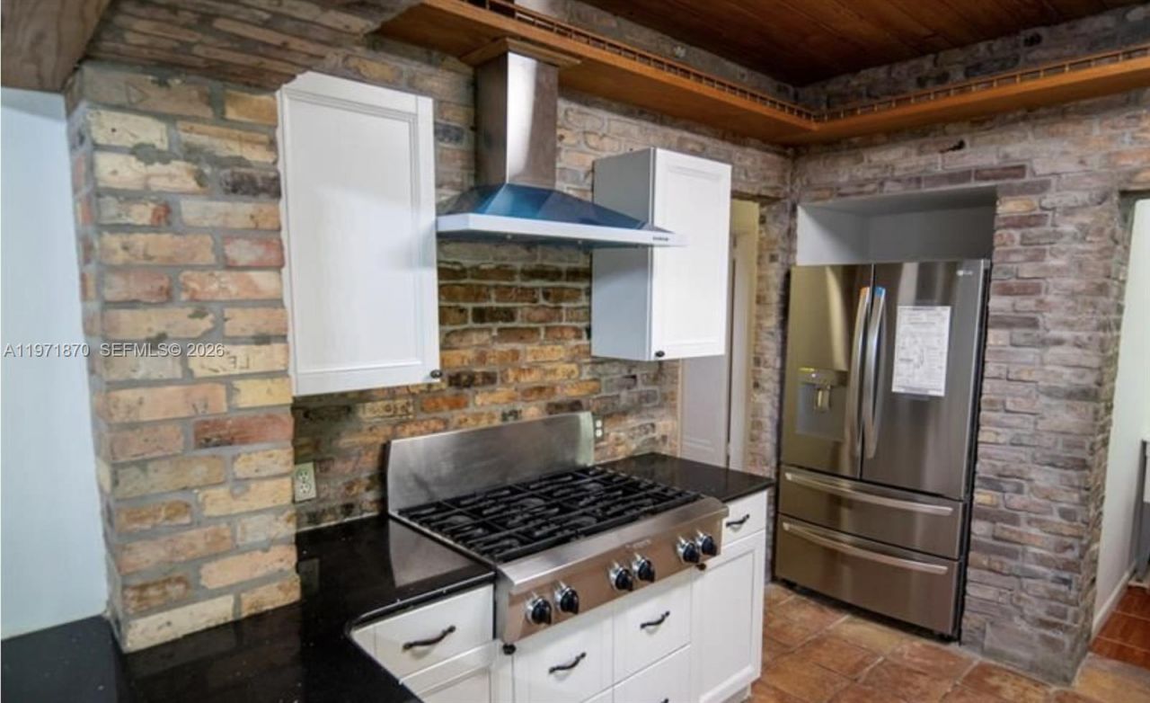 3050 Alton Rd, Miami Beach, FL 33140 Photo