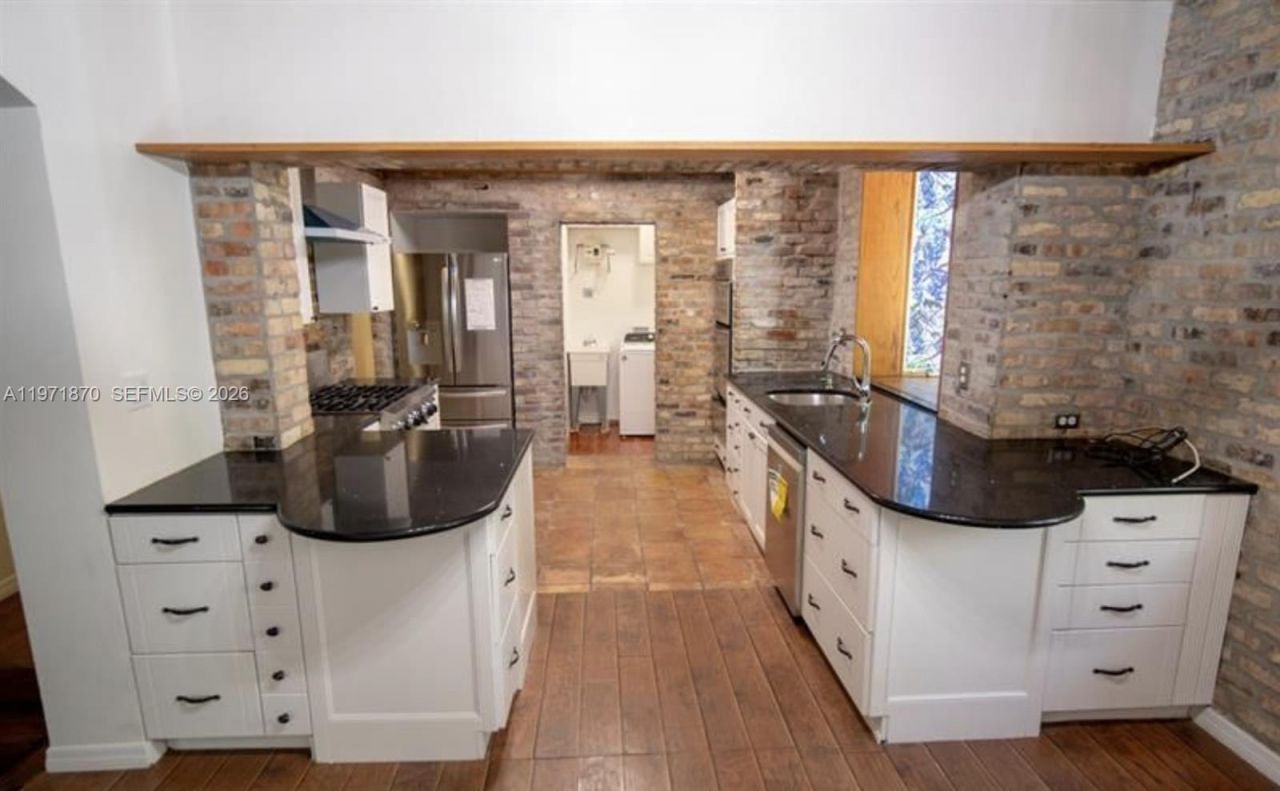 3050 Alton Rd, Miami Beach, FL 33140 Photo