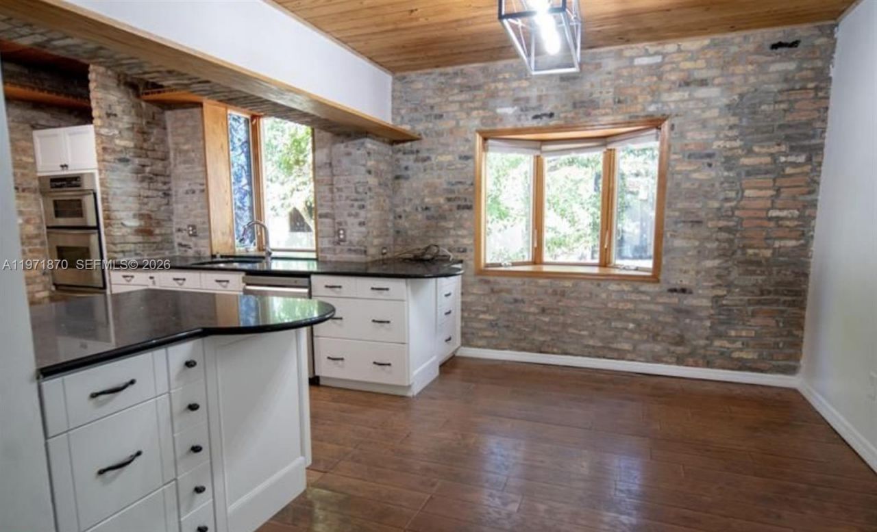 3050 Alton Rd, Miami Beach, FL 33140 Photo