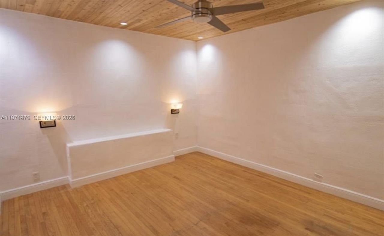 3050 Alton Rd, Miami Beach, FL 33140 Photo