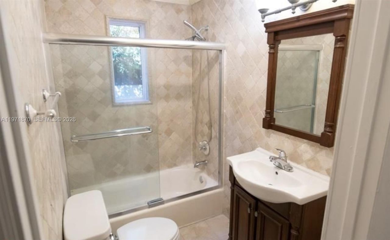 3050 Alton Rd, Miami Beach, FL 33140 Photo