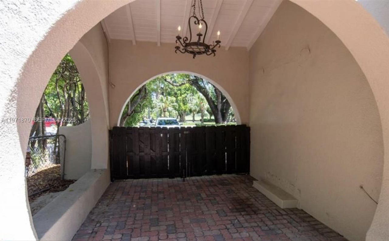 3050 Alton Rd, Miami Beach, FL 33140 Photo