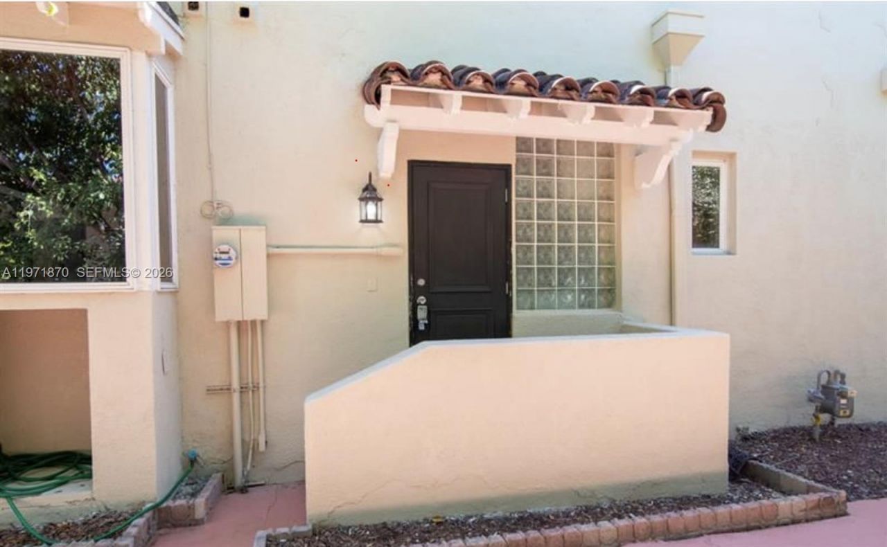 3050 Alton Rd, Miami Beach, FL 33140 Photo