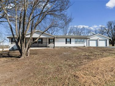 700 Harr Grove Road, Peculiar, MO 64078