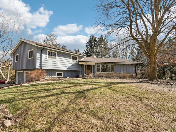 W335N5392 Wedgewood Dr, Merton, WI 53058