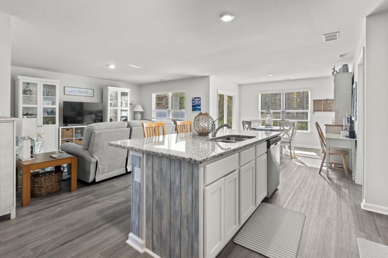 615 Norwich Ln. Photo 16