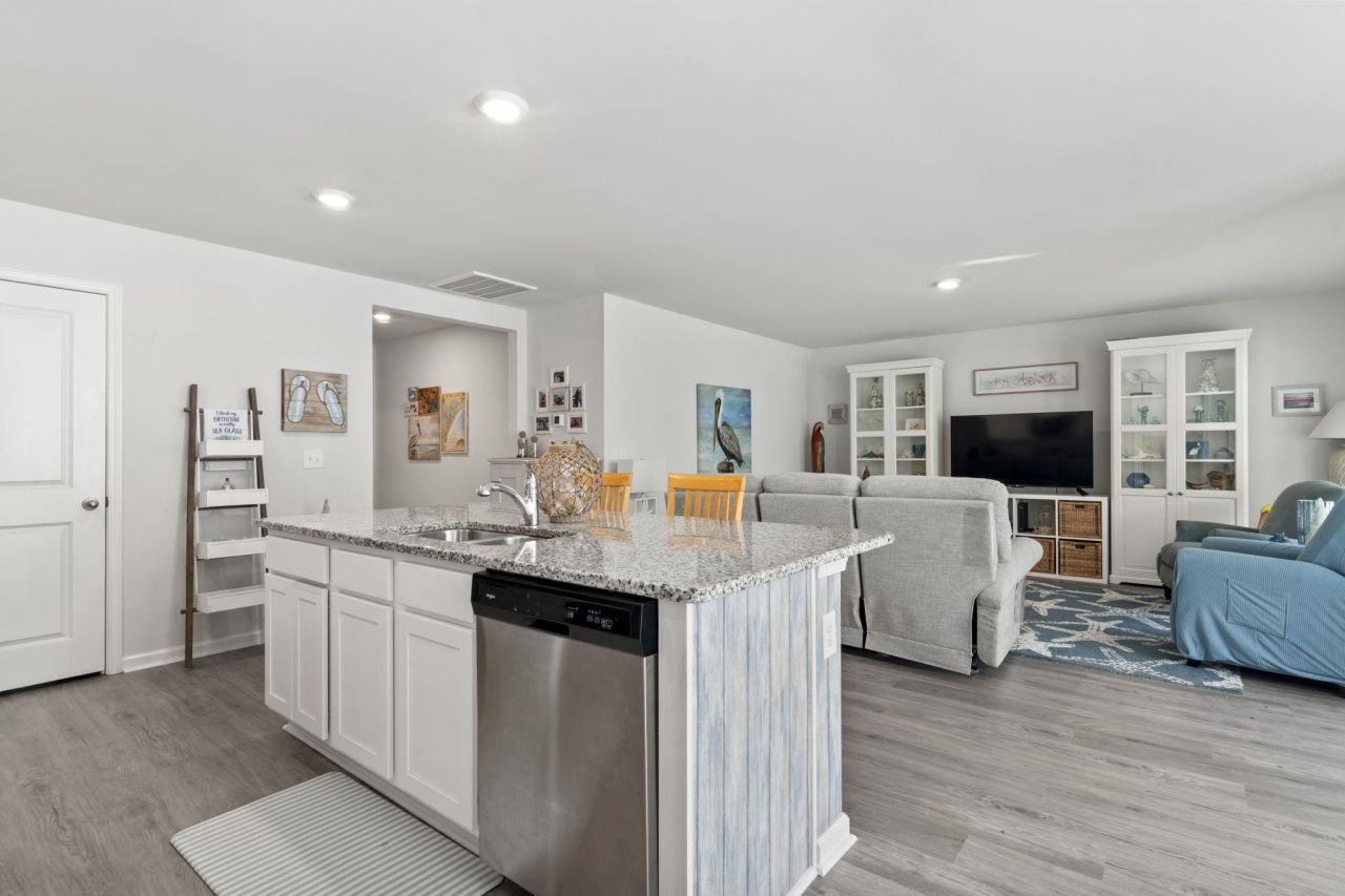 615 Norwich Ln. Photo 17