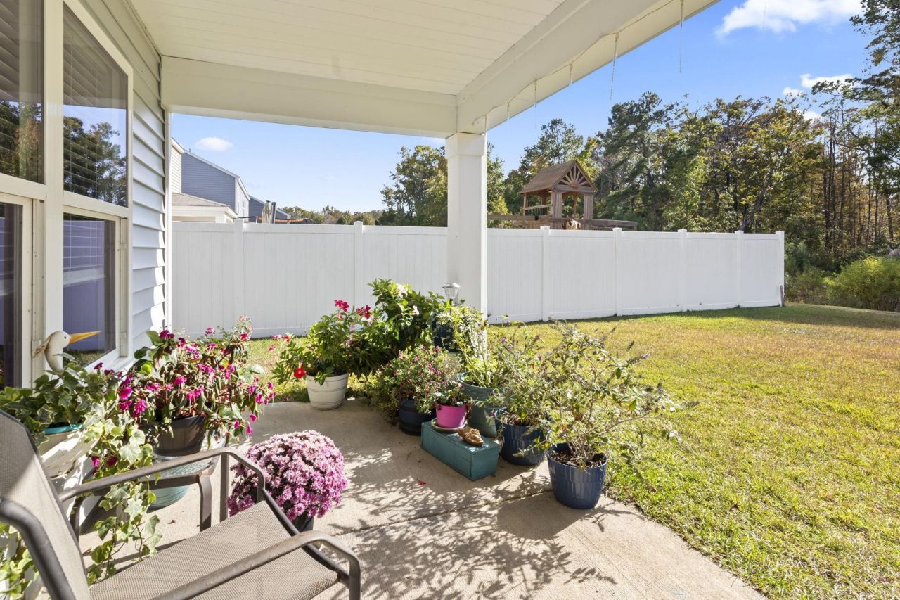 615 Norwich Ln. Photo 29