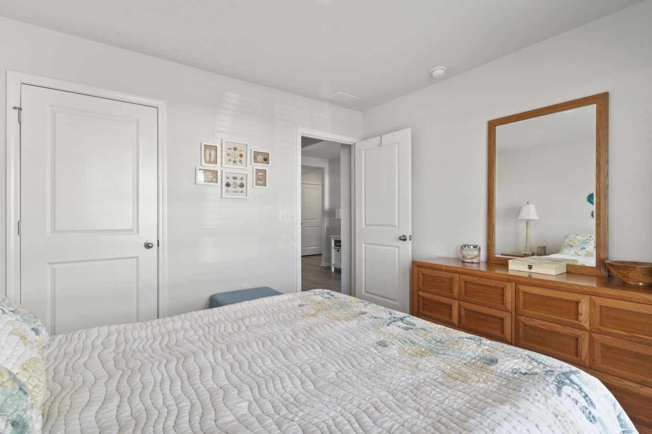 615 Norwich Ln. Photo 6