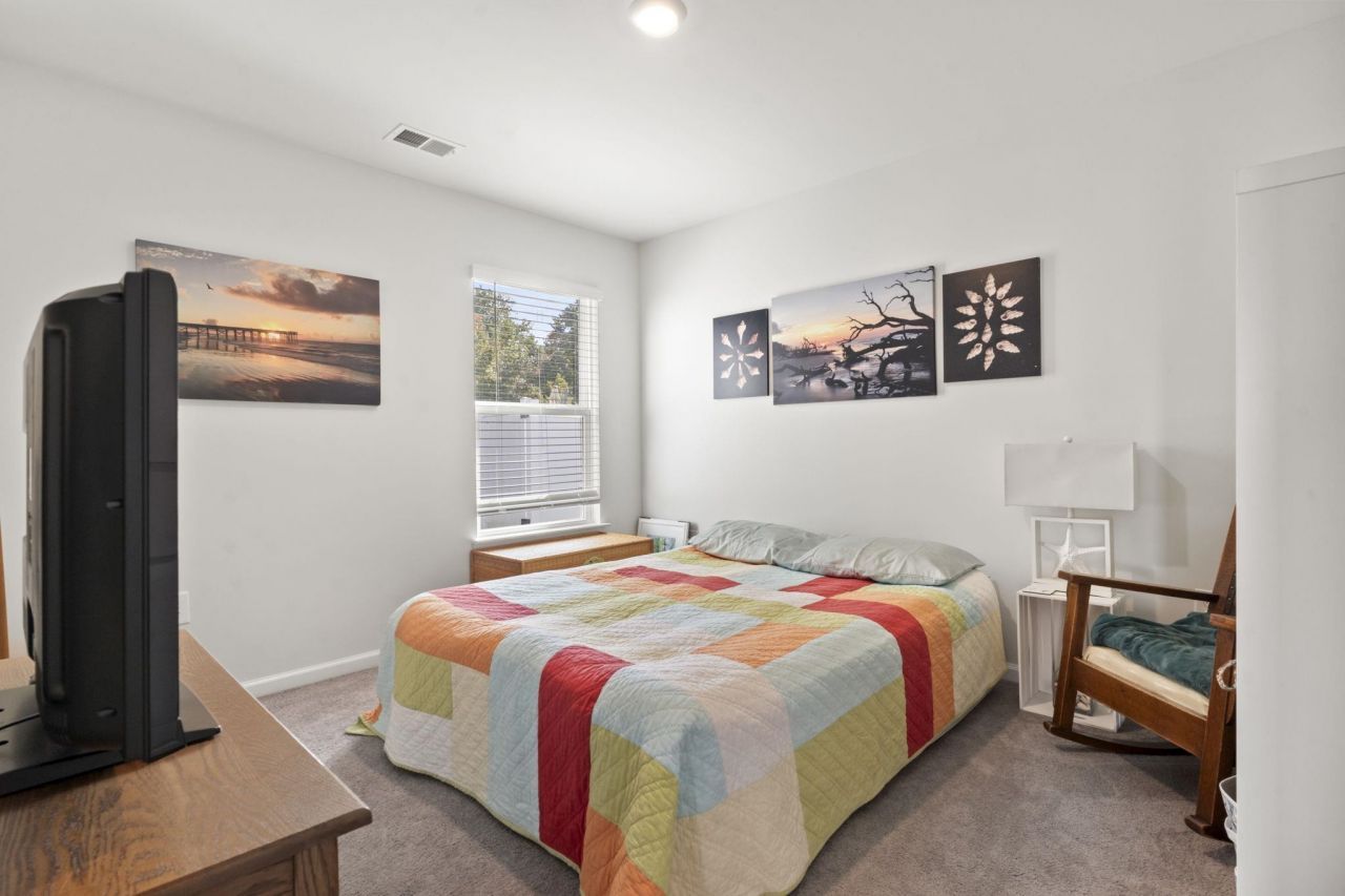 615 Norwich Ln. Photo 8