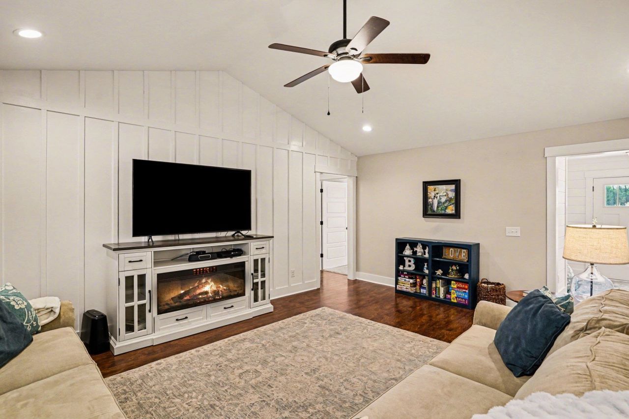 141 Penn Circle Photo 10