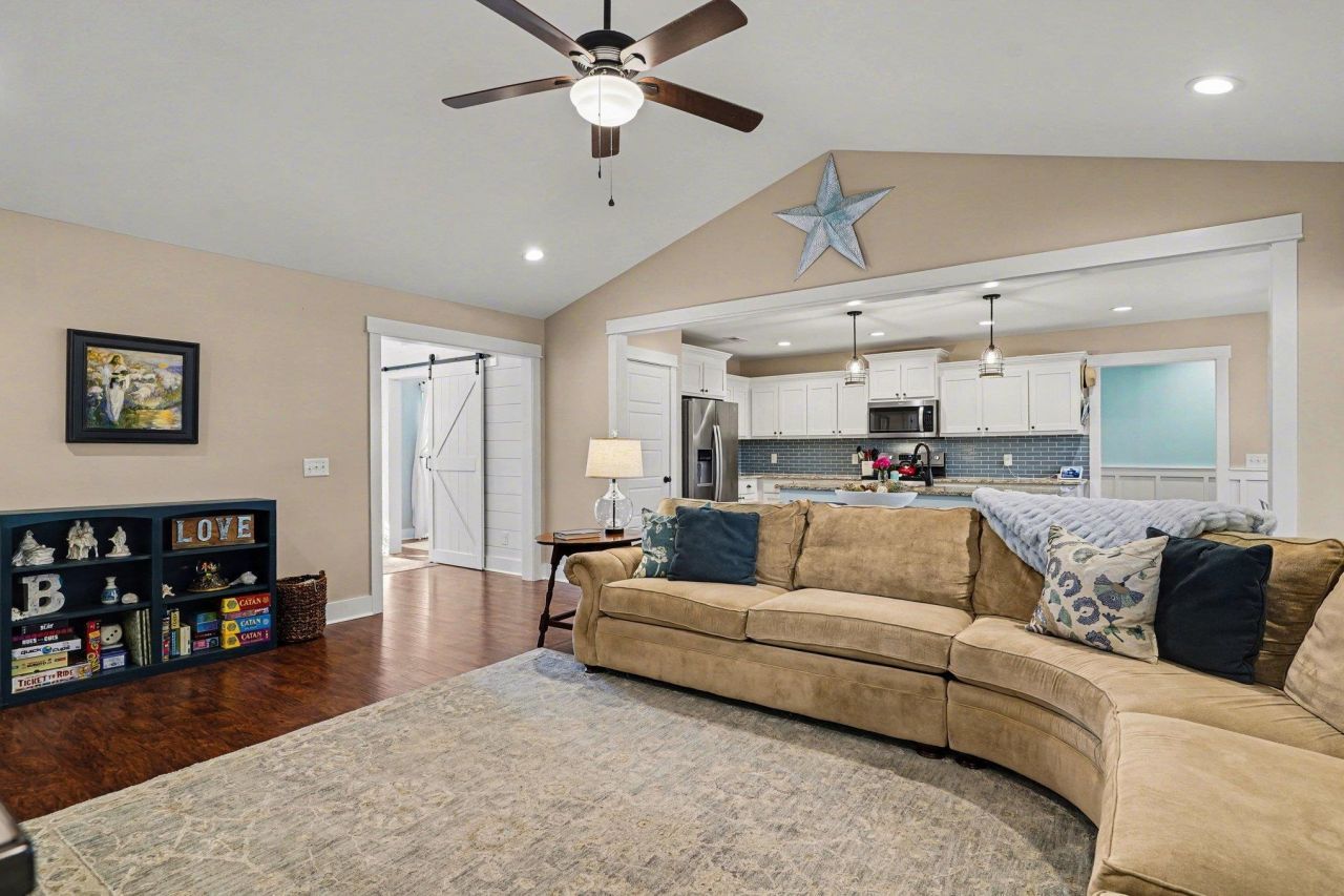 141 Penn Circle Photo 11