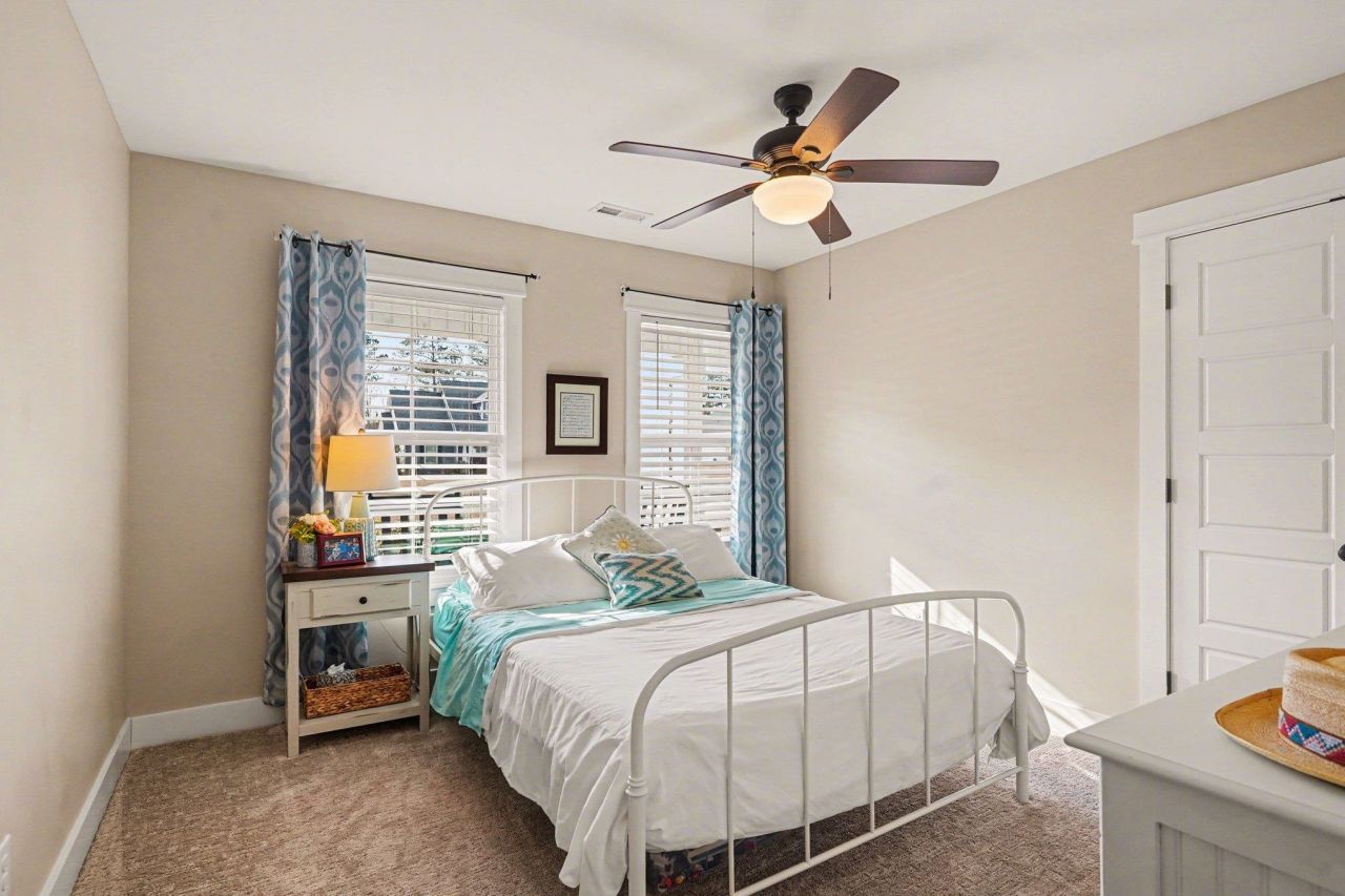 141 Penn Circle Photo 20